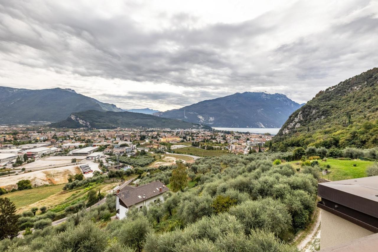 דירות ריבה דל גארדה La Terrazza Di Vincent Sul Garda מראה חיצוני תמונה