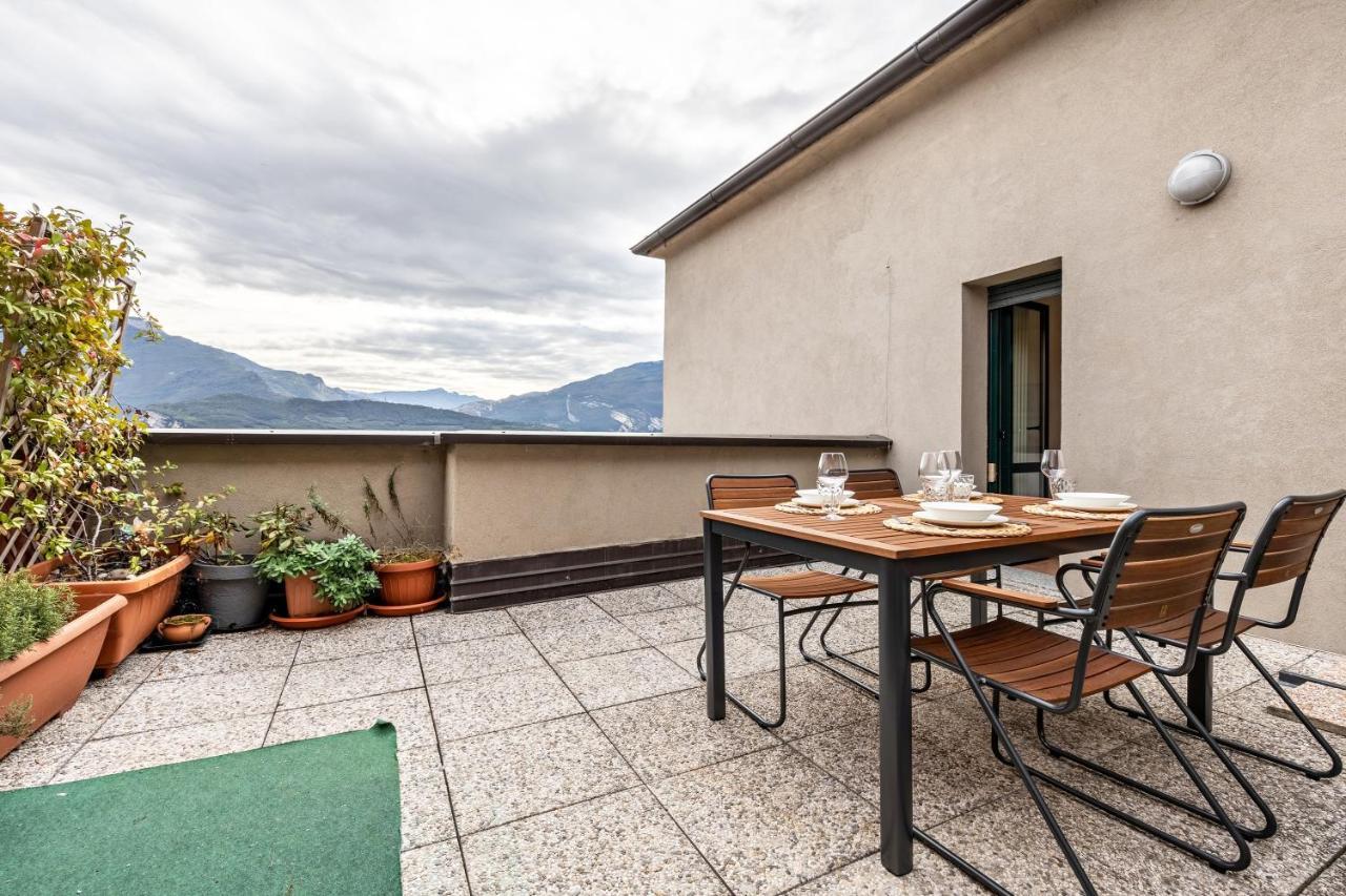 דירות ריבה דל גארדה La Terrazza Di Vincent Sul Garda מראה חיצוני תמונה