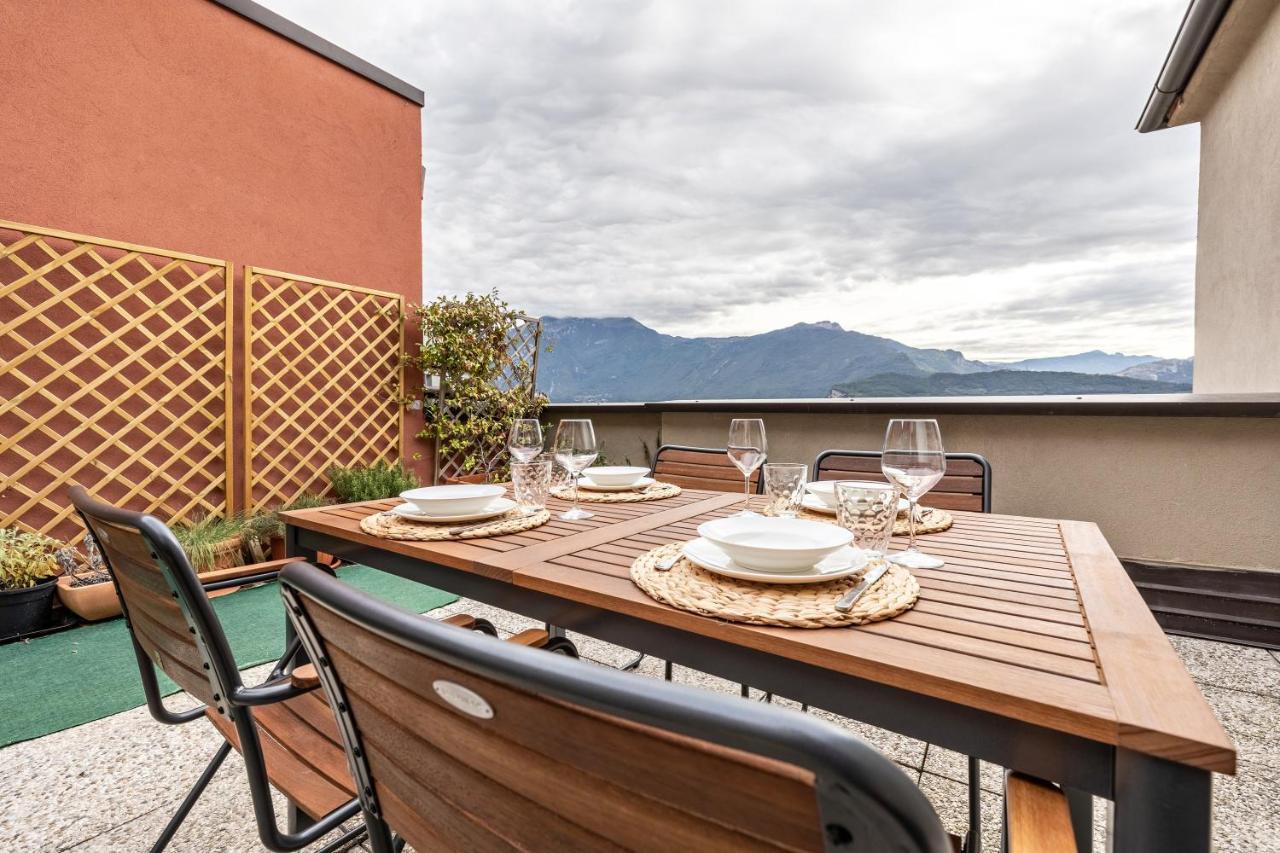 דירות ריבה דל גארדה La Terrazza Di Vincent Sul Garda מראה חיצוני תמונה