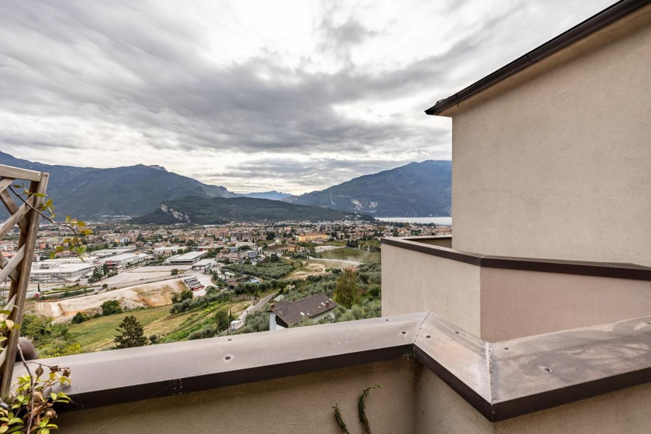 דירות ריבה דל גארדה La Terrazza Di Vincent Sul Garda מראה חיצוני תמונה