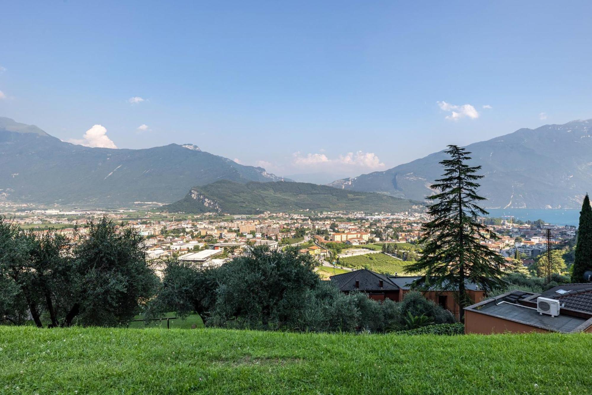דירות ריבה דל גארדה La Terrazza Di Vincent Sul Garda מראה חיצוני תמונה