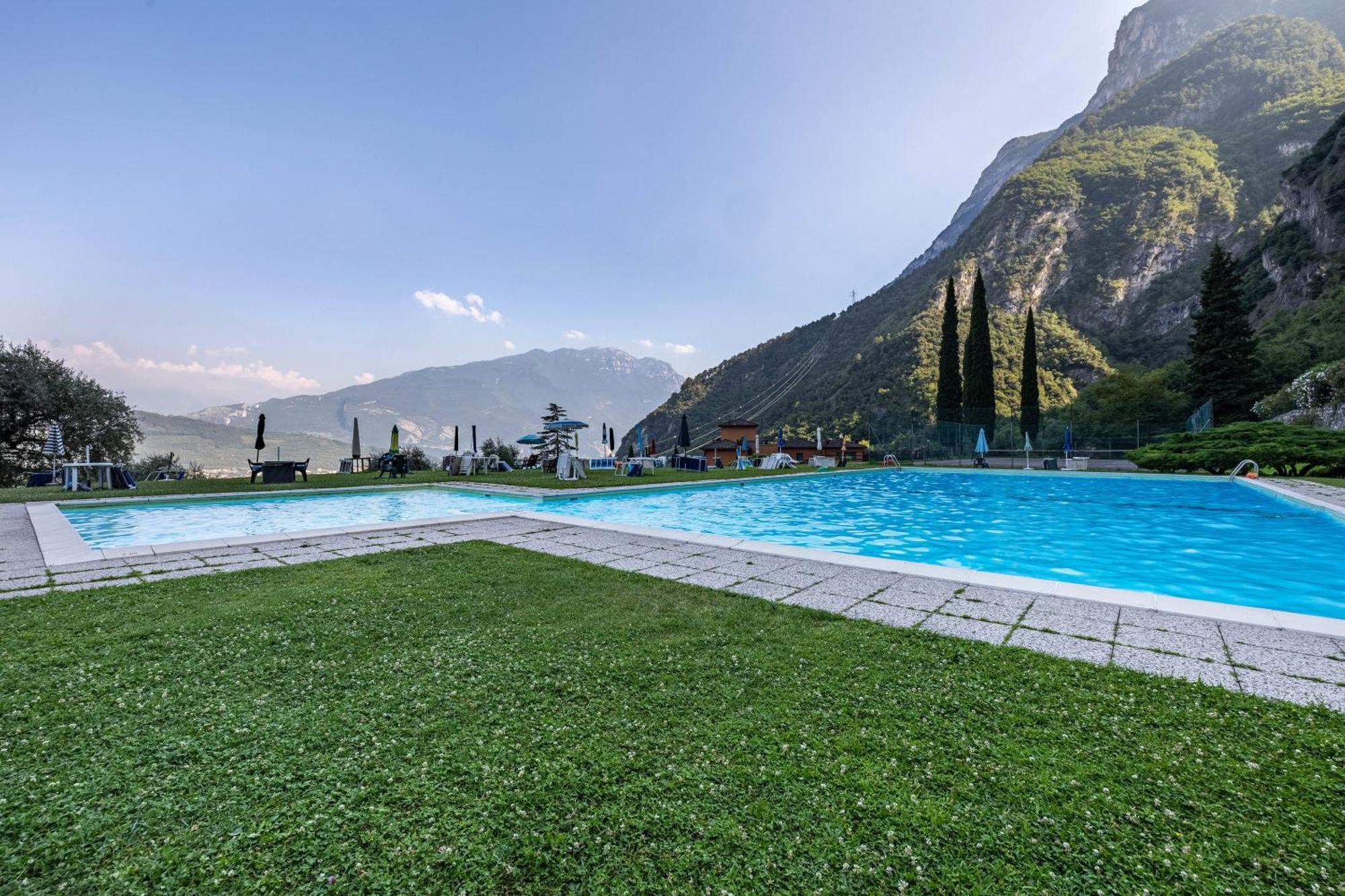 דירות ריבה דל גארדה La Terrazza Di Vincent Sul Garda מראה חיצוני תמונה